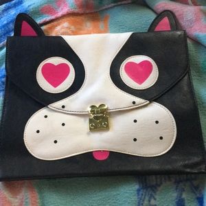 Black and white heart eyes cat clutch
